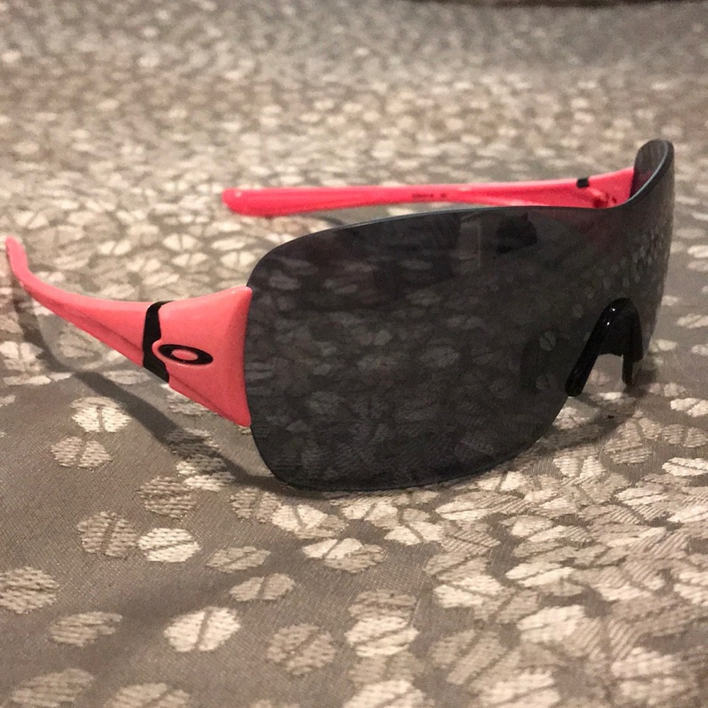 Pink Oakley Sunglasses 🕶